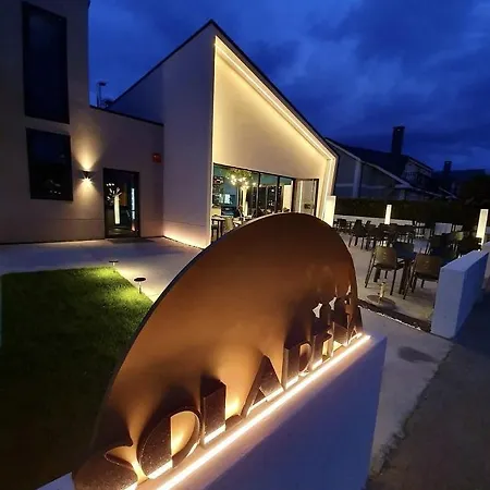 Solarena Bistrot מלון *